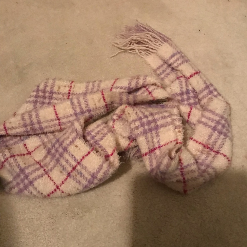 Burberry scarf $200